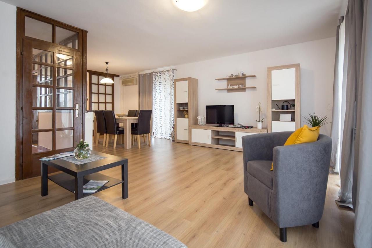 Holiday House Casa Maria โรวีน ภายนอก รูปภาพ